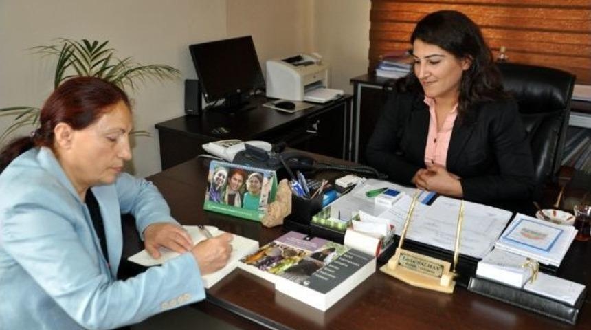 Eğitimci Yazar G&uuml;l&ccedil;i&ccedil;ek G&uuml;nel Tekin, Salman&rsquo;ı Ziyaret Etti