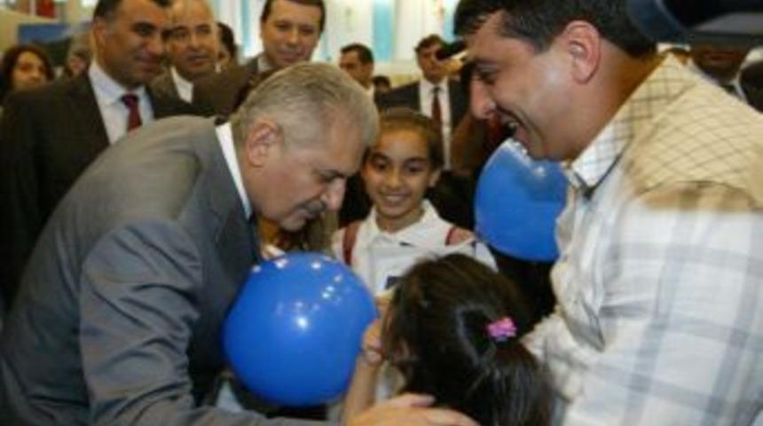 Bakan Yıldırım K&uuml;lt&uuml;r Ş&ouml;leni&rsquo;ninde T&uuml;rkmen Kalpağı Giydi