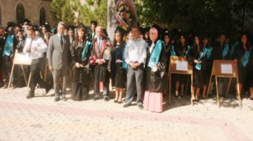 Beypazarı Meslek Y&uuml;ksekokulu'nda Mezuniyet Sevinci