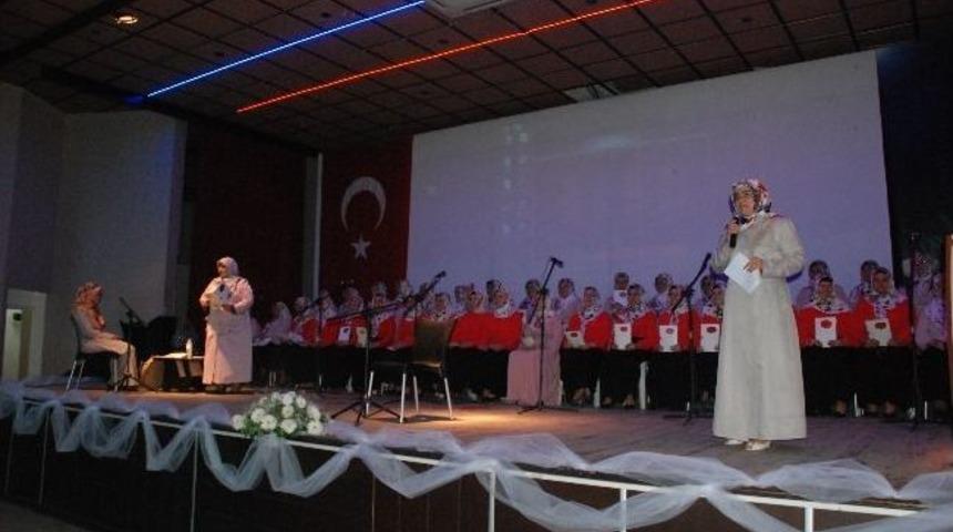 Akhisar Ak&ccedil;alı Kur'an Kursu'nda Hatim Merasimi