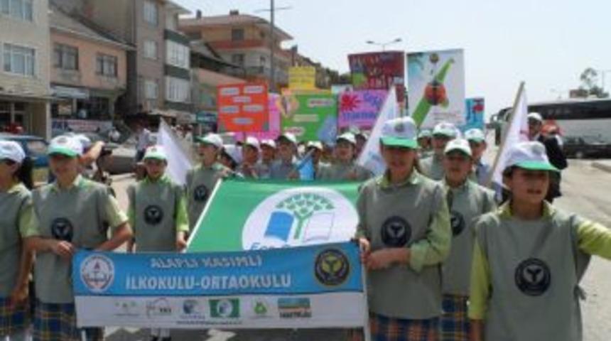 Kasımlı Okulu &Ccedil;evre i&ccedil;in y&uuml;r&uuml;d&uuml;