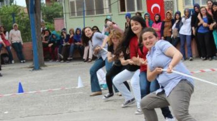Alaplı &Ccedil;ok Programlı lisesi Gen&ccedil;lik Ş&ouml;leni d&uuml;zenledi