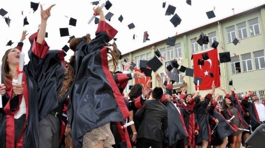 Suşehri Timur Karabal Myo&rsquo;da Mezuniyet Sevinci