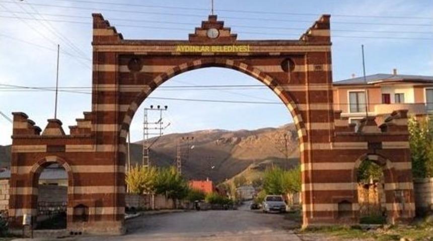 Aydınlar Beldesi Girişine Taş Kemer