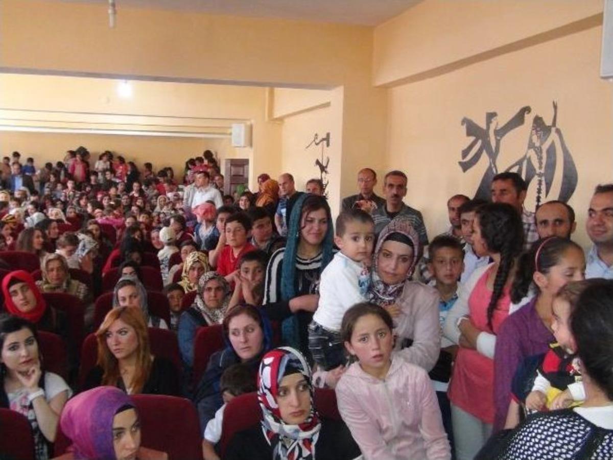 Sınırda Miniklerden Okuma Bayramı