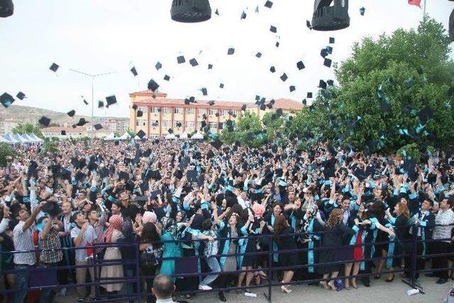 7 Aralık Üniversitesi’nde 5’inci Bahar Şenlikleri Ve Mezuniyet Töreni Sona Erdi