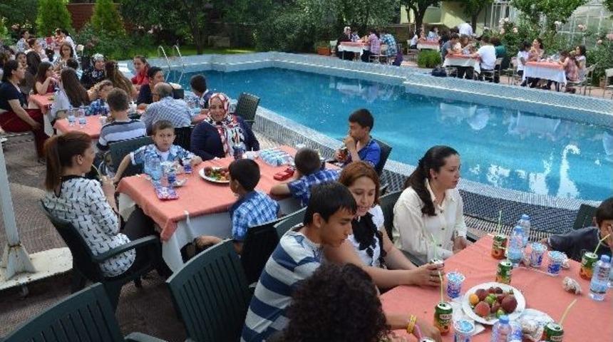 Vali Al, 93 Çocuğu Konakta Ağırladı