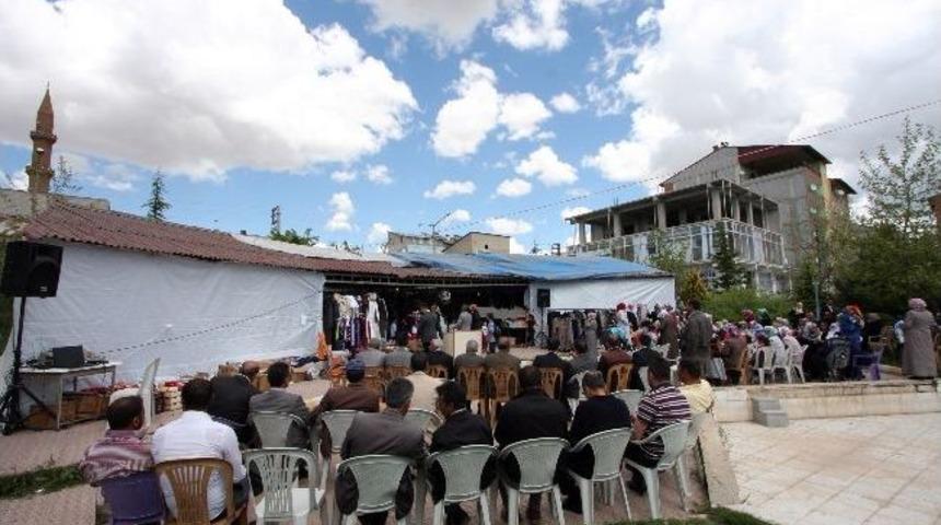 Ahlat'ta Talebeler Yararına Kermes A&ccedil;ıldı