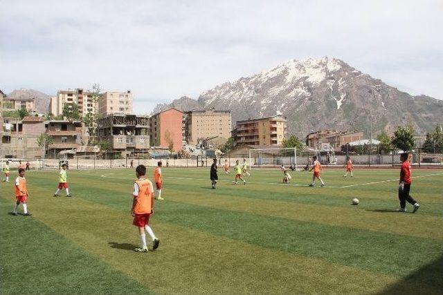 Hakkari’de Futbola Start Verildi