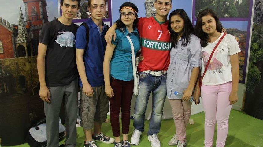 &Uuml;nl&uuml; Futbolcu Ronaldo'nun Benzeri K&uuml;lt&uuml;r Ş&ouml;leni'nde