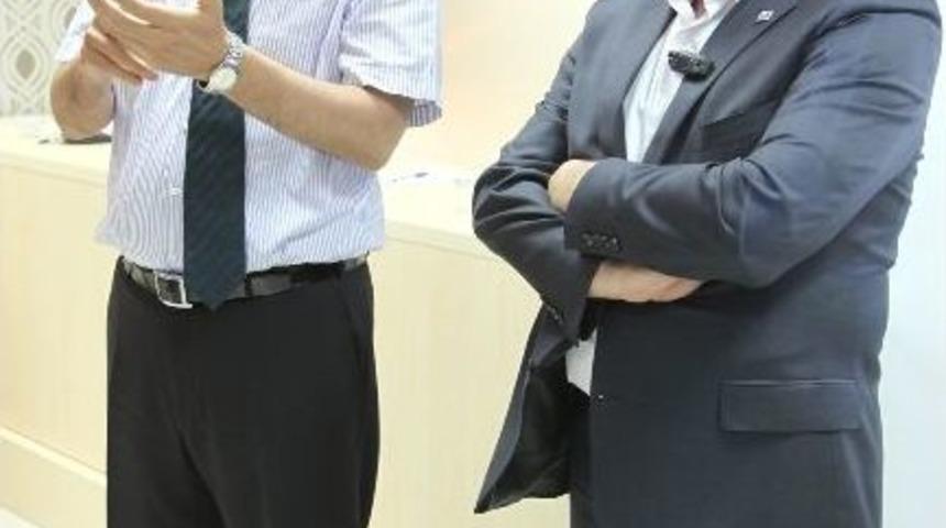 Vali G&uuml;ven&ccedil; Gen&ccedil;lerle İngilizce Dersine Katıldı