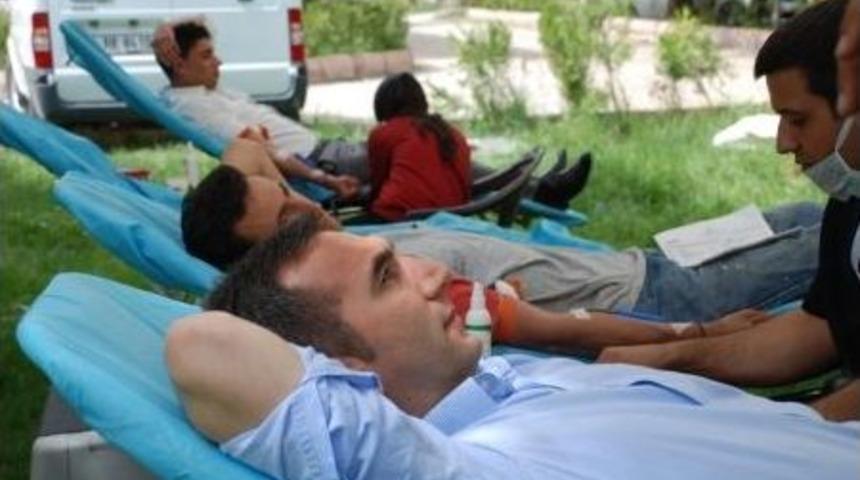 Nurhaklılar Kan Bağışında Bulundu
