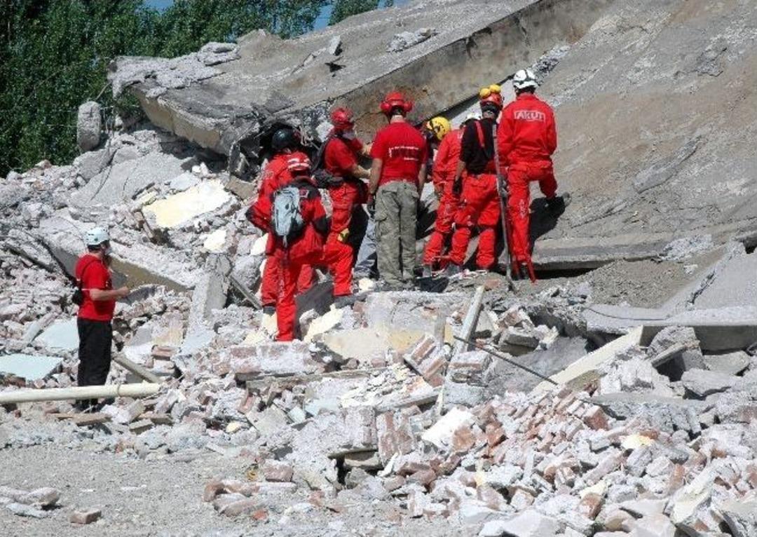 Akut&rsquo;tan Ger&ccedil;eğini Aratmayan Eğitim