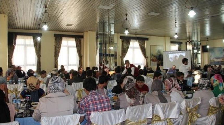 Vali İpek Y&uuml;z G&uuml;ler Y&uuml;z Projesi Kapsamında &Ouml;ğrenciler Ve Aileleriyle Yemekte Buluştu