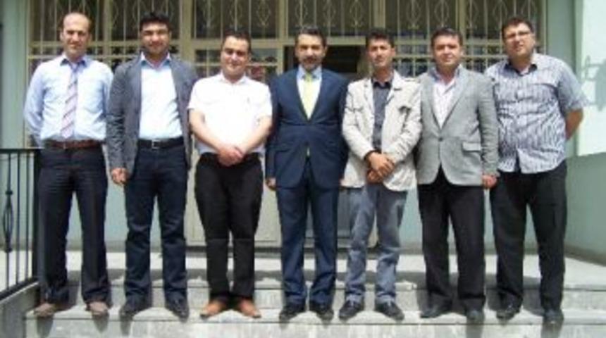 Besni Ak Parti Gen&ccedil;lik Kolları Başkanları, Emre&rsquo;yi Ziyaret Etti