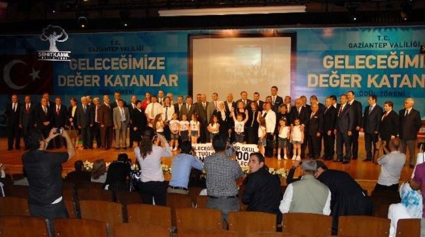 Sanko&rsquo;nun Eğitime Katkısı Takdir Beratıyla &Ouml;d&uuml;llendirildi
