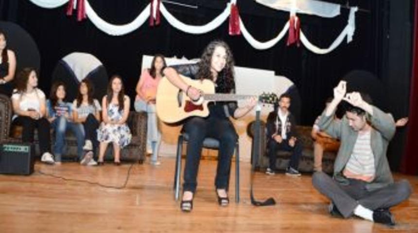 Liseli Tiyatrocular Göz Kamaştırıyor