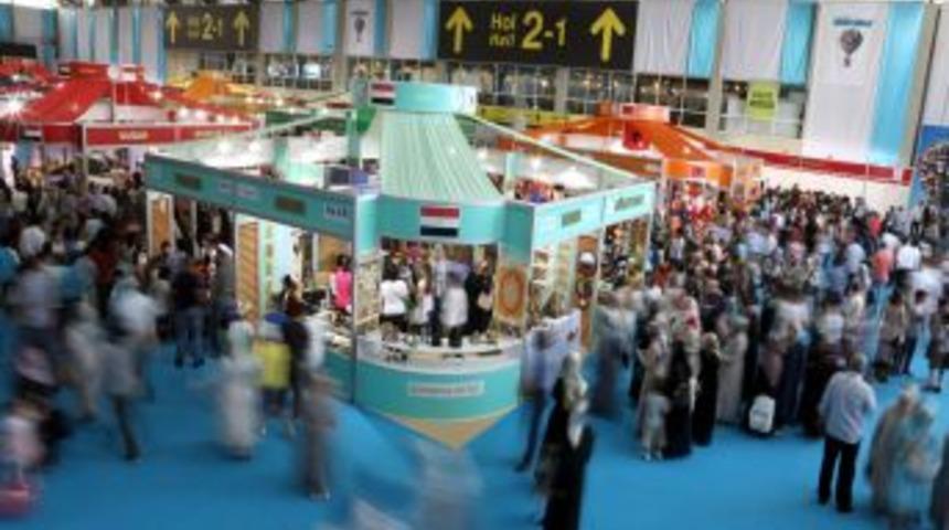 K&uuml;lt&uuml;r Ş&ouml;leni'nin Ikinci G&uuml;n&uuml;ne İzmirliler B&uuml;y&uuml;k Ilgi G&ouml;sterdi