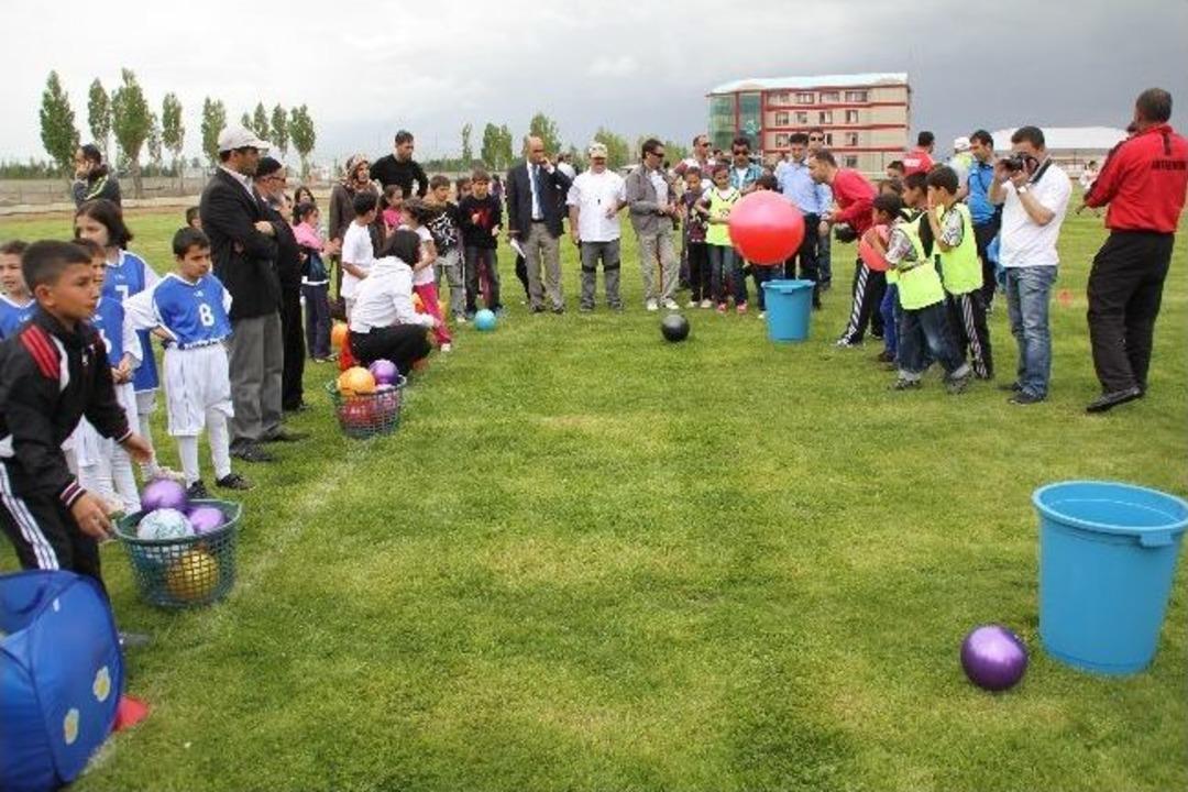 &Ccedil;ocuklar Dondurma Yedi Oyun Oynadı