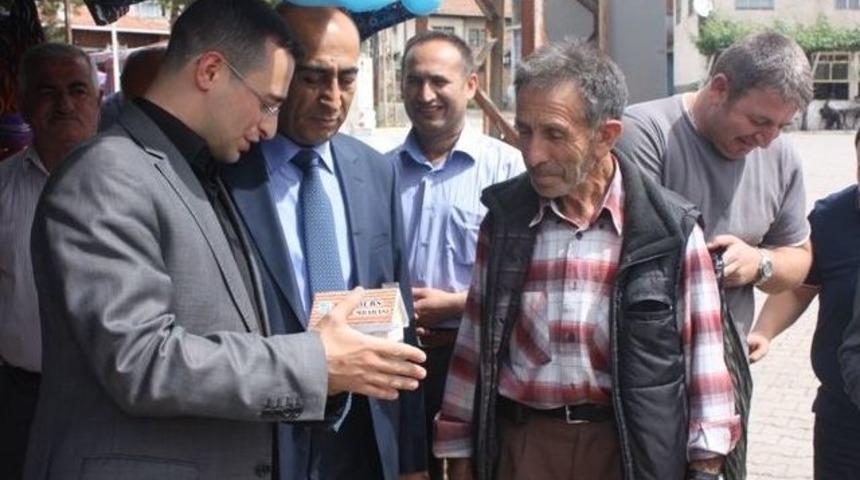 Burs İ&ccedil;in Kumbara Dağıttı