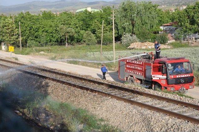 Kırıkkale'de Ot Yangını Zor Anlar Yaşattı