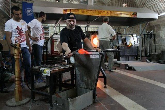 Cam Ustaları B&uuml;y&uuml;l&uuml;yor 1