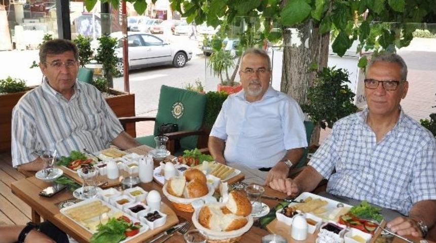 Nazilli&rsquo;de Eğitim G&ouml;n&uuml;ll&uuml;leri Kahvaltıda Buluştu
