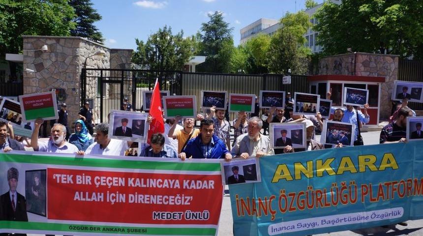 Rusya B&uuml;y&uuml;kel&ccedil;iliği &Ouml;n&uuml;nde 'Medet &Uuml;nl&uuml;' Protestosu