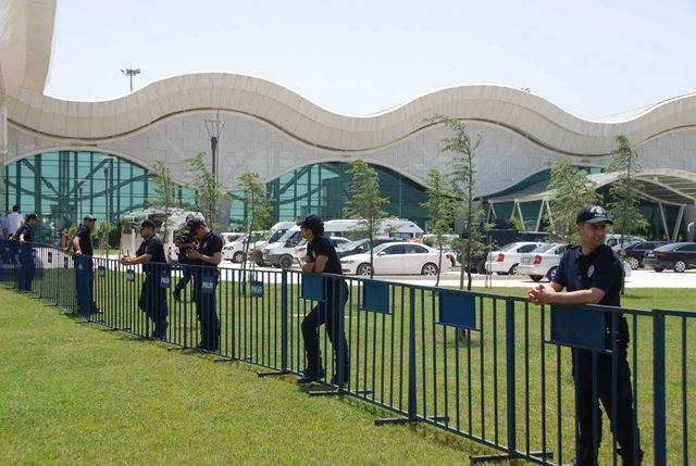 Başbakan Erdoğan, 4 Helikopterin Eskortluğunda Reyhanlı ya Ge&ccedil;ti 3