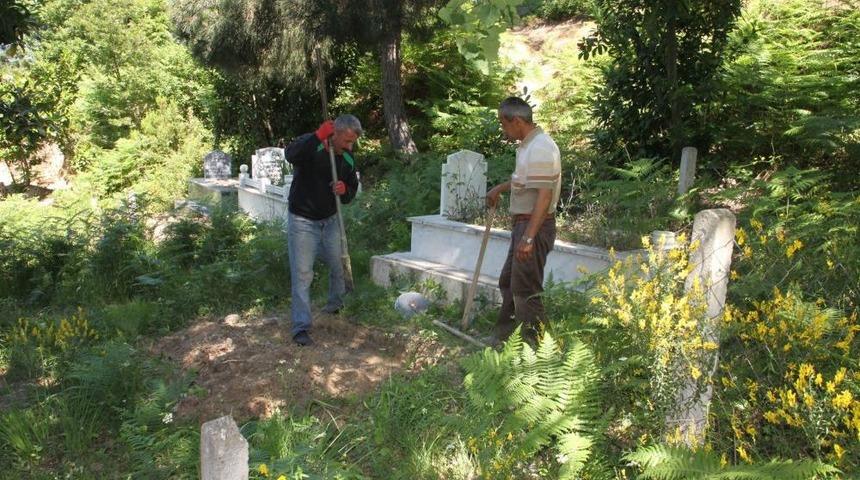 Mezarcılar: Bir G&uuml;n Bizim De Mezarımızı Kazacaklar