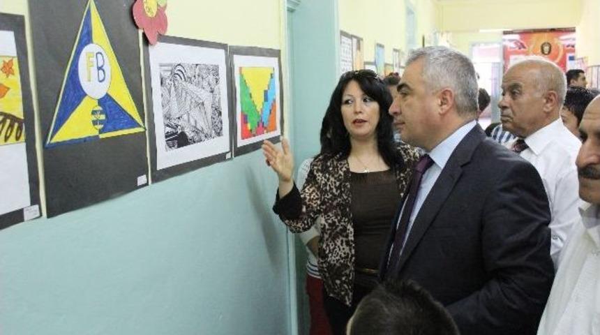 İlkokul &Ouml;ğrencilerinin Resim Sergisi A&ccedil;ılışı