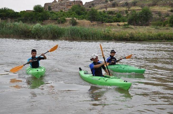 Dicle Nehri'nde kano yarışı düzenlendi G1