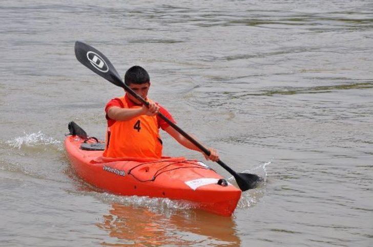 Dicle Nehri'nde kano yarışı düzenlendi G5