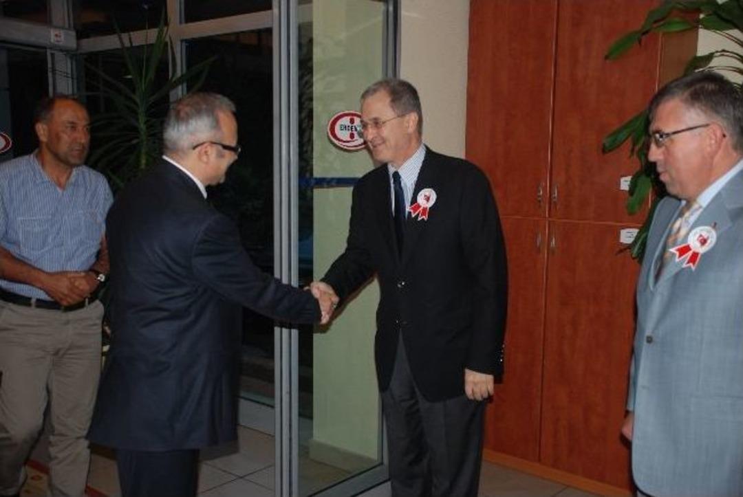 İşadamından Anaokulu İ&ccedil;in 200 Bin Tl Bağış