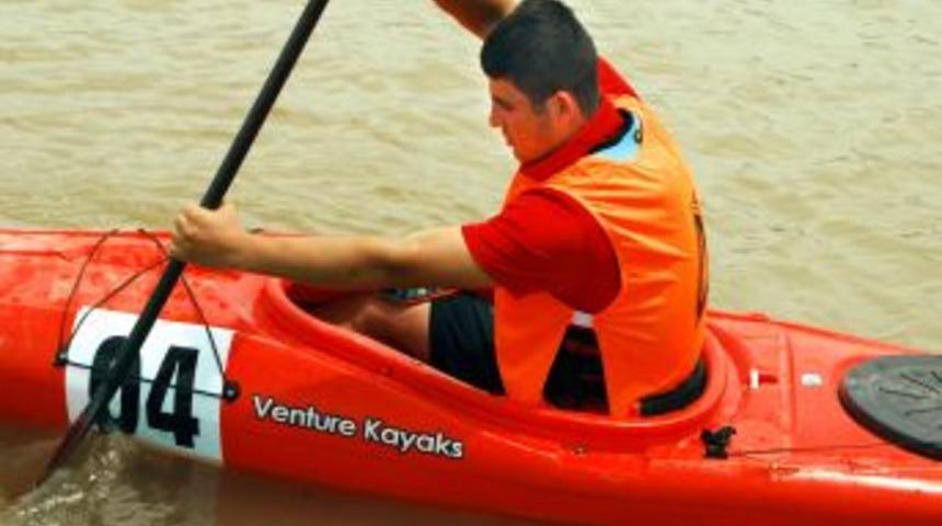 Dicle Nehri'nde Kelek Yerine Kanolar Yarıştı