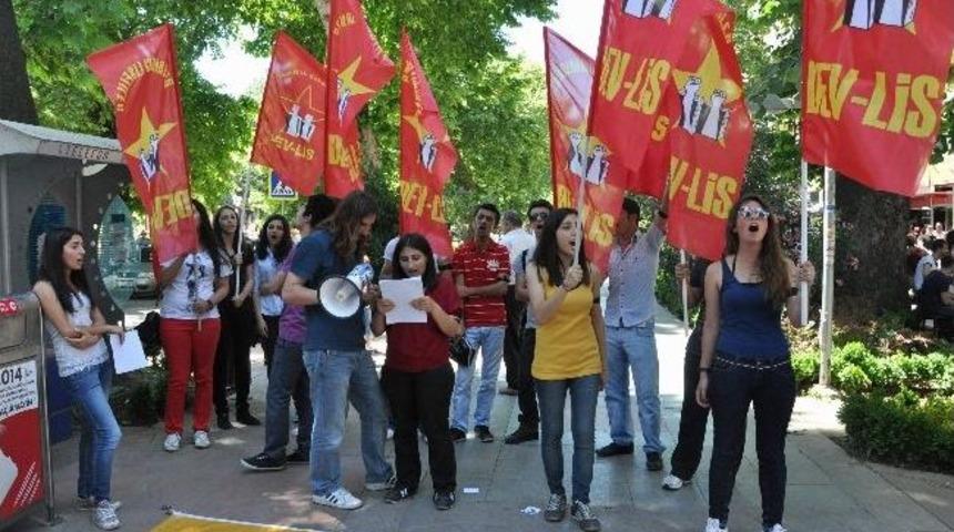 Dev-lis 'parasız Eğitim' İ&ccedil;in Eylem Yaptı