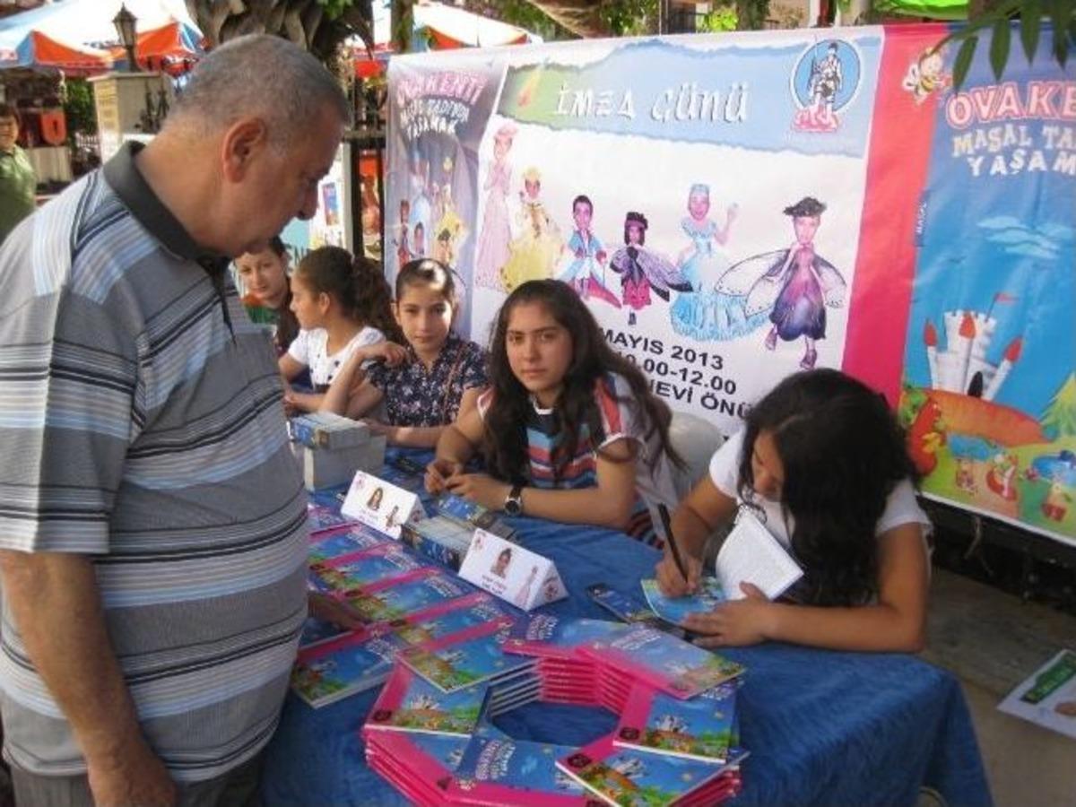 Minik Yazarların İmza G&uuml;n&uuml; Heyecanı