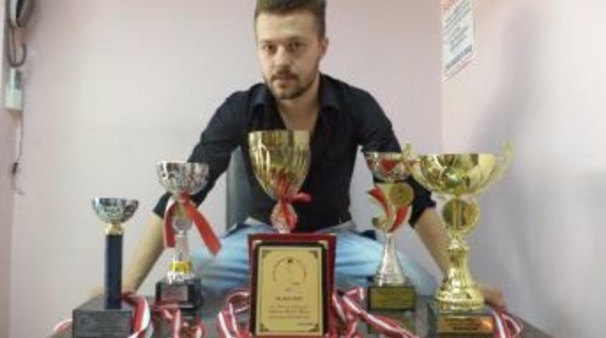 Kuaf&ouml;r Kuzu Kupaya Doymuyor