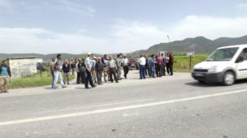 Alt Ge&ccedil;it Isteyen K&ouml;yl&uuml;ler Yol Kesti