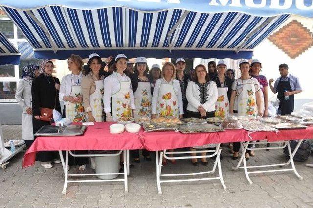 Pekay’dan Öğrenciler Yararına Kermes