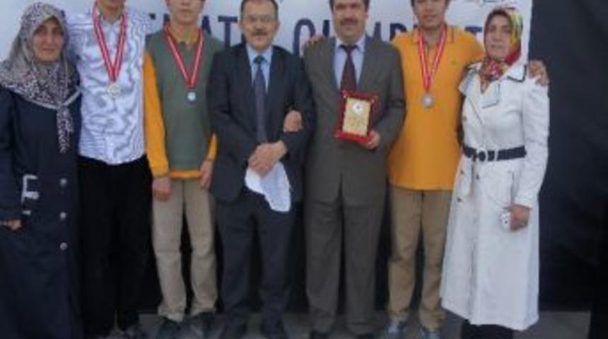 Aziziye Fen Lisesi&rsquo;nde 3&rsquo;&uuml; 1 Arada Başarı