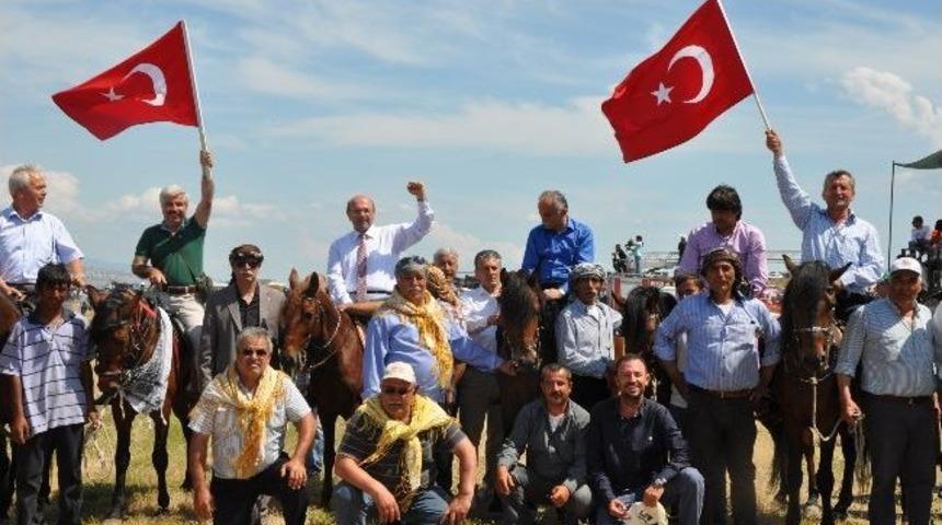 Menemen&rsquo;de 3. Rahvan At Yarışı Heyecanı