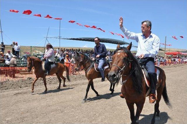 Menemen&rsquo;de 3. Rahvan At Yarışı Heyecanı 2