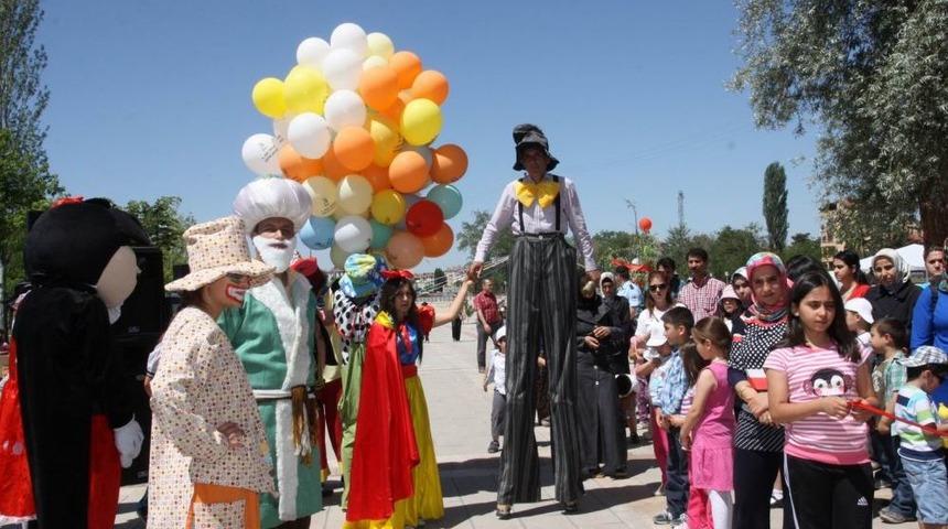 Minikler Okul &Ouml;ncesi Eğitim Şenliği'nde Eğlendi