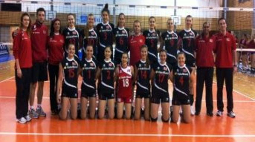 &Ccedil;ek Cumhuriyeti: - T&uuml;rkiye: 3