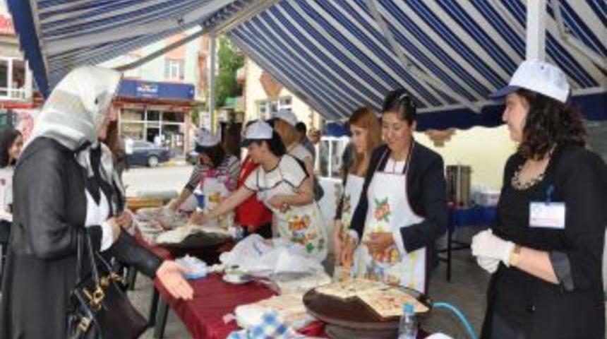 Polis Eşlerinden Ihtiyaç Sahibi Öğrenciler Ve Aileleri Yararına Kermes