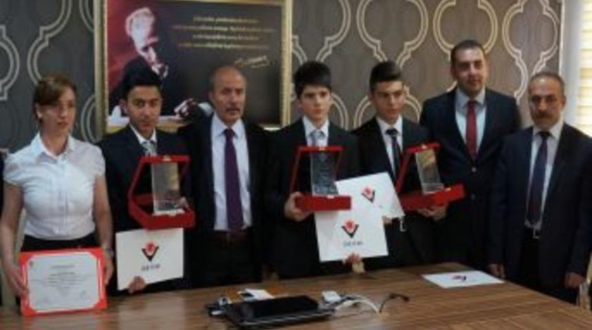 Erzurumlu &Ouml;ğrenciler T&Uuml;BİTAK'ta Projeleri Ile &Ouml;d&uuml;l Kazandı
