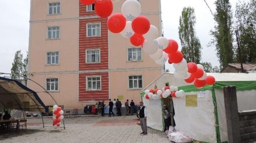 Eleşkirt&rsquo;te &Ouml;ğrenciler Yararına Kermes D&uuml;zenlendi