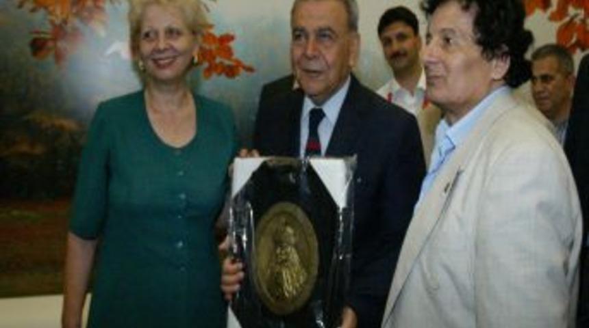 Başkan Kocaoğlu, K&uuml;lt&uuml;r Ş&ouml;leni'nde Romanya Standını Ziyaret Etti