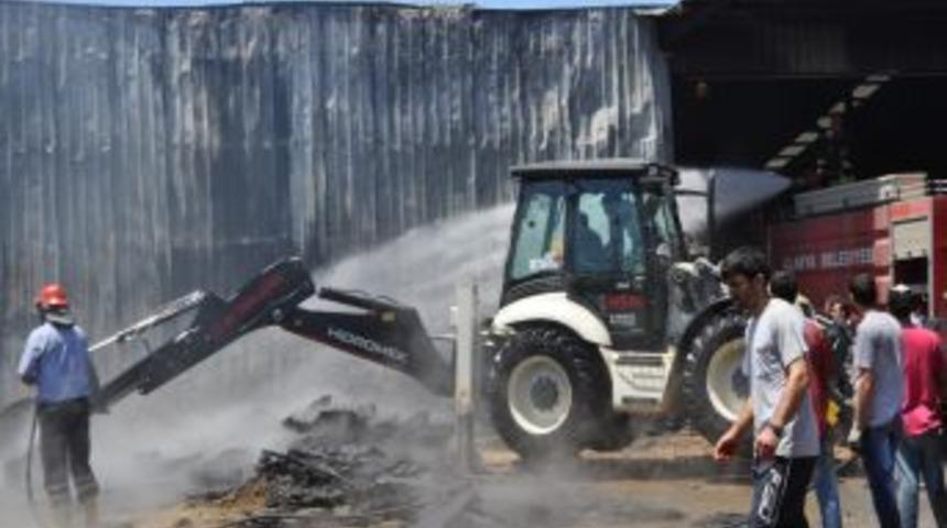 Alanya'da Plastik Fabrikasında &Ccedil;ıkan Yangında Facianın Eşiğinden D&ouml;n&uuml;ld&uuml;